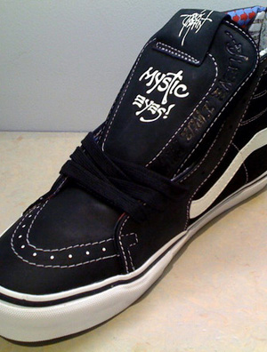 Vans近期发布纪念Rick Griffin系列Sk8 Hi鞋款