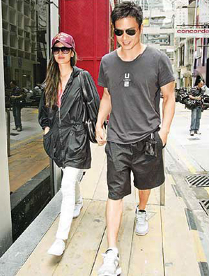 谢婷婷安志杰牵手买鞋大秀恩爱