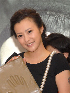 郝蕾来沪拒谈李光洁 着急去买鞋