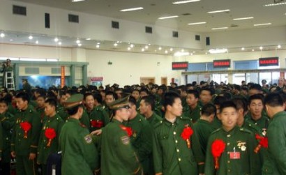 怪!退伍大兵开“吃苦公司”赚百万!