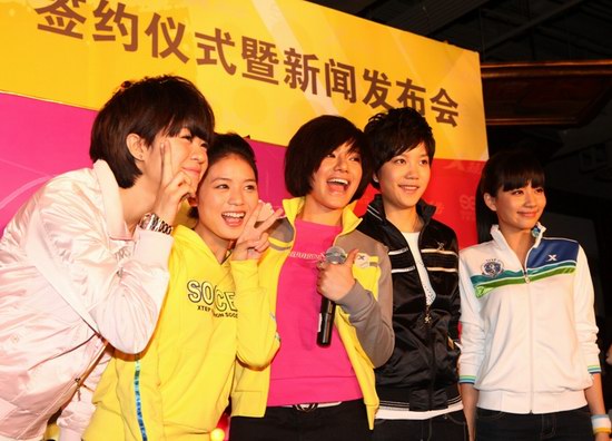 特步携快女五强启动X战略