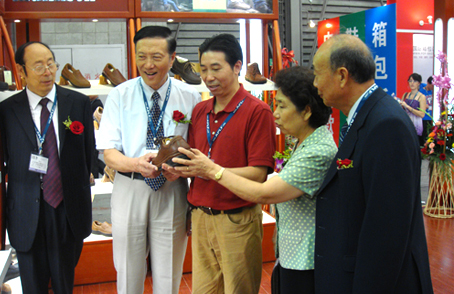 木林森亮相上海国际鞋展