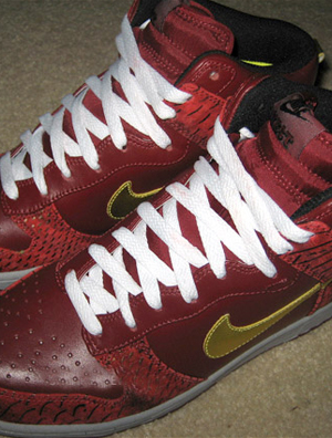 Eddie Cruz联名Nike发表EAST vs WEST Rivalry套装Dunk Hi红金配色