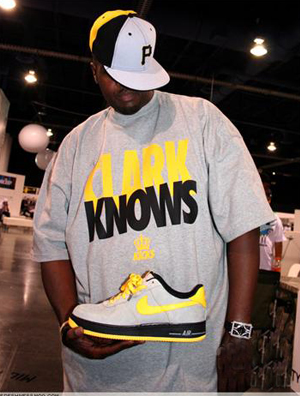 DJ Clark Kent设计Nike Air Force 25 Low黑白3M反光套装即将发售