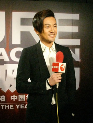 苏有朋穿铆钉鞋玩朋克 称小虎队正与春晚剧组接触