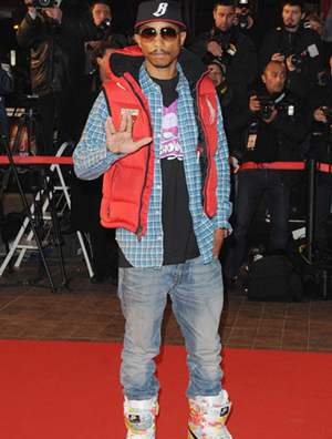 嘻哈巨星Pharrell Williams钟爱Nike滑雪鞋 颁奖典礼独领风骚