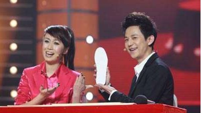 《超幸福鞋垫》火爆网络 何炅甘当马丽绿叶