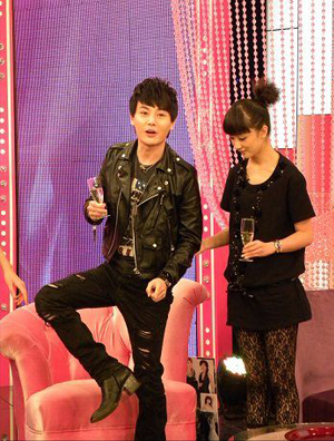 孙坚登高跟鞋上《美俏》 与张瑶大玩暧昧
