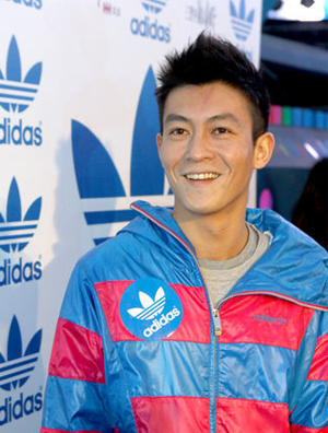�¹�ϣ����Ϊadidas������ �ֳ������뿪����