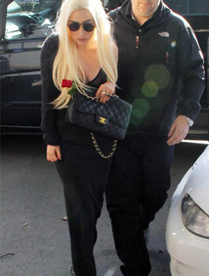 Lady Gaga�������¸߸�Ь����Ϥ�� ¶����