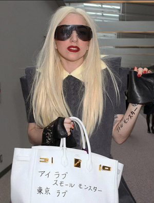 Lady GaGa���߸�Ь���ձ� ������������İ�ӵ����