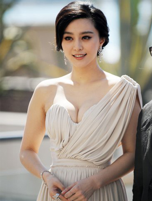 ������������ɵ�Ӱ�� ��LV��ȹ�߸�Ь¶���Ըа硰Ů��