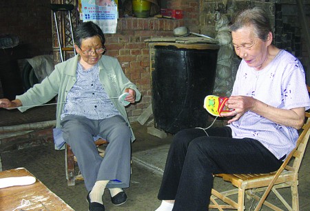 端午节风俗:儿童穿五毒鞋