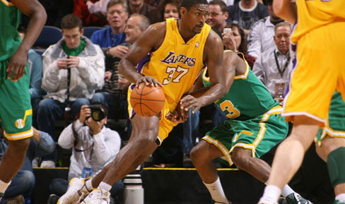 NBA�ܾ�����Ļ�˶�Ь�����ڼ�