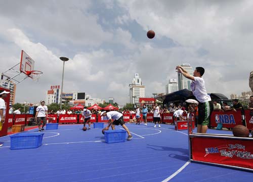 匹克NBA篮球大篷车登“峰”造“极”