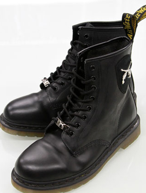 马丁大夫靴Dr.Martens联名Roar推出2010秋冬限定靴款