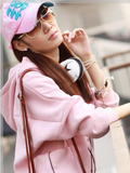 宽松厚实卫衣正适穿 秋冬甜美升级