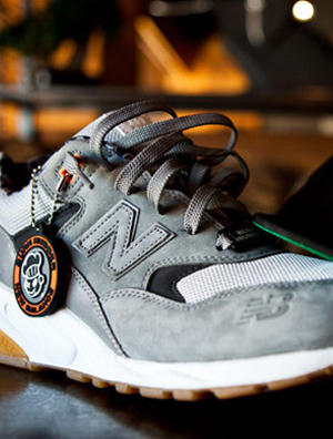 Burn Rubber联名New Balance公布灰色格纹款MT580跑鞋