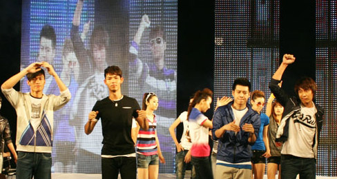 ����Ь����ıƷ�ƴ�����������ת��