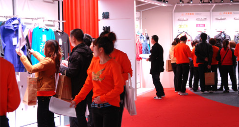鞋企贵人鸟2011年秋季新品发布会完美落幕