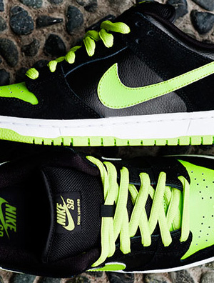 Nike SB即将发售2011荧光绿黑白配色Dunk Low滑板鞋