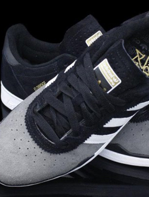 ���ֲ�ͬ��Χ�µĻ�����adidas Ronan BLACK/WHITE-IRON