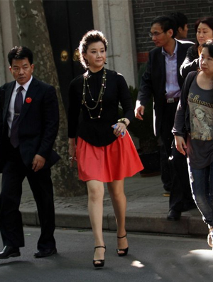 ����Ӣ�Һ�ɫ��ȹ��߸�Ь�����Ϻ� ���˻�������ι�