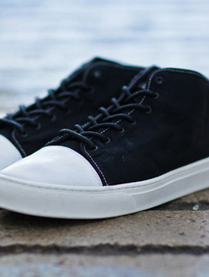 简约之美,8FIVE2 x Vans Syndicate推出Versa Mid新鞋款