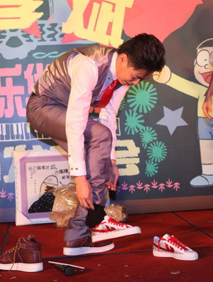胡彦斌正式加盟乐华娱乐 接下潮牌EPLAY的广告代言