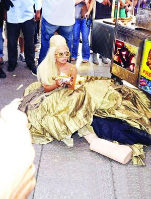 Lady GaGa������԰��д�� ���߸�Ь��������