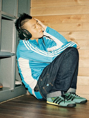 ���н��� �¹�ϣ��adidas 70�������Ь���ݴ����