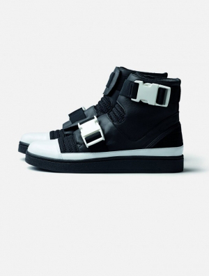ʱÉÐÓëÔ˶¯¾µäµÄÈںϣ¬adidas SLVRÔٴγÊÏÖ¼òÔ¼·ç