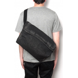 OrigianlFake 推出以水洗丹宁为主的Messenger Bag