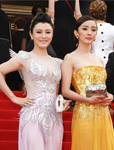 成龙助阵《锈与骨》首映 众女星华丽鞋服性感亮相