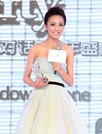 佟丽娅参加时尚之夜 淡绿色礼服配高跟鞋尽显典雅气质