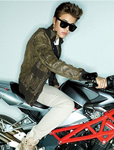 Justin Bieber ˧��Ь���硰�߸�˧�� Ϊ��־������Ƭ