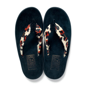 WTAPS x Island Slipper 推出皮拖鞋于近期发售