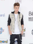 Justin Bieber��ͷЬ��װ������2012 Billboard�佱����