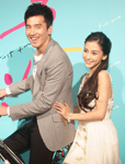 Angelababy华丽鞋服出席电影首映 获柯震东现场助阵