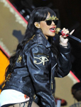 Rihanna 脚踩鞋王Air Yeeezy II激情演绎《Only Girl》