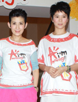 吴君如休闲鞋服出席活动赞刘德华会照顾女儿