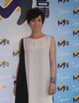 佘诗曼现身上海 短发造型配黑白鞋服显干练