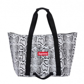 Supreme 推出2012春夏季最新蛇皮纹手袋