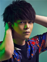 林宇中音乐电影变身潮男 玩转夏日元素