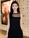 景甜黑色鞋服亮相摩登不夜城 惊艳全场