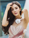 杨幂曝婚纱礼服写真 甜美优雅展清新魅力