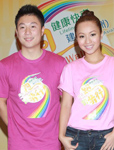 李小鹏一身休闲鞋服现身香港慈善活动