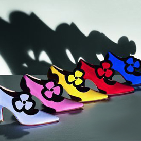 Christian Louboutin 的第一款红底鞋