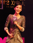 Angelababy着华丽鞋服演绎成熟萌女郎