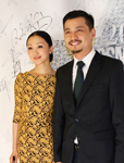 张瑶露背装搭高跟鞋惊艳亮相婚尚盛典